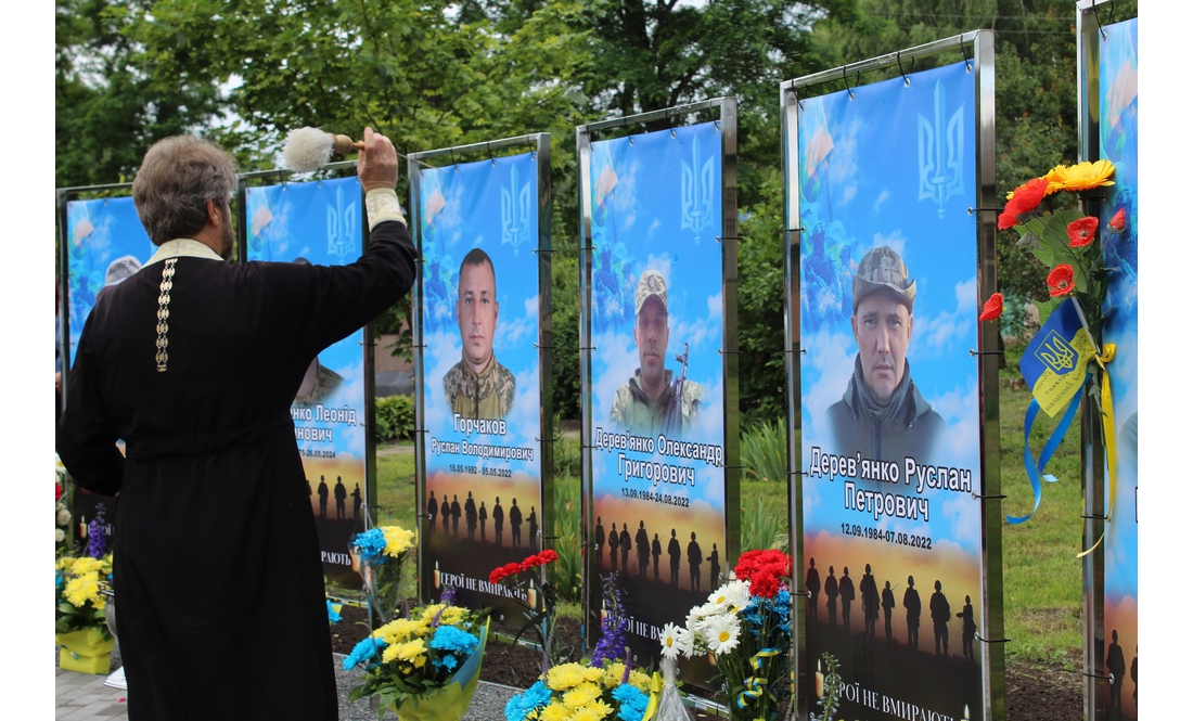 "У наших серцях - назавжди, любі наші сини": у селищі відкрили Алею Героїв