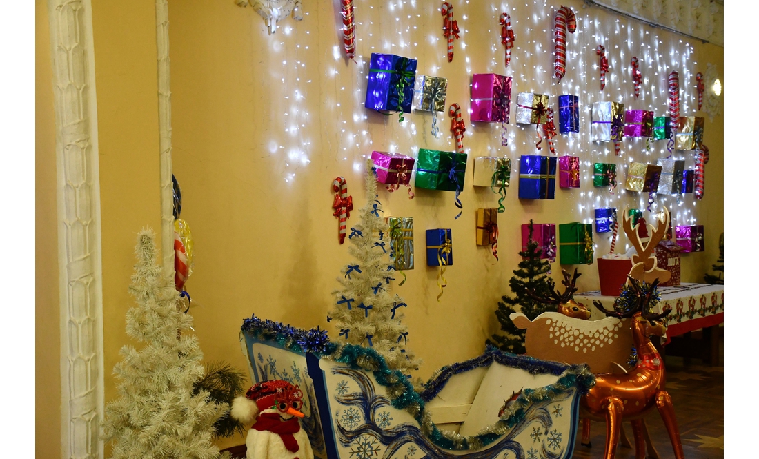 Концертмейстер став ніжинським святим Миколаєм: які подарунки просять діти