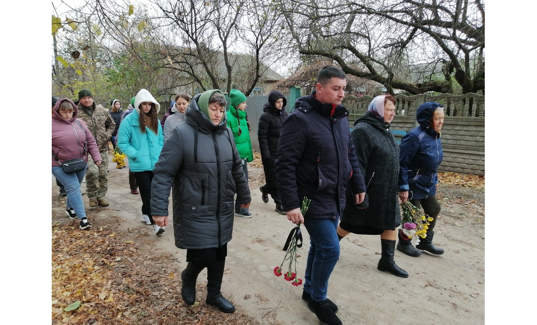 У громаді поховали 44-річного воїна, який майже рік боронив Україну