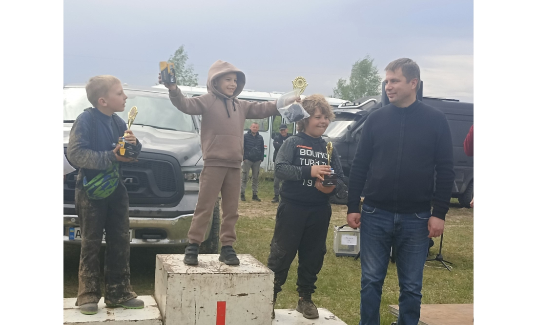На змаганні позашляховиків зібрали кругленьку суму для ЗСУ