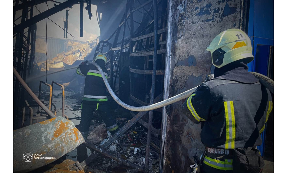 Є постраждалі: рятувальники показали наслідки удару по Епіцентру в Прилуках