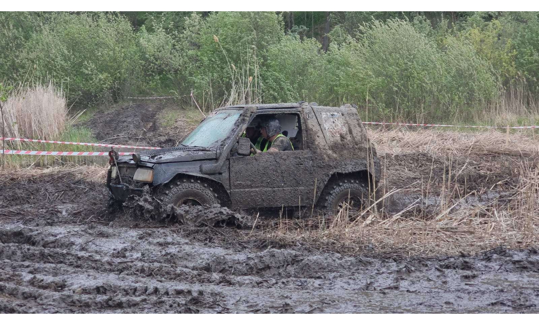 На змаганні позашляховиків зібрали кругленьку суму для ЗСУ