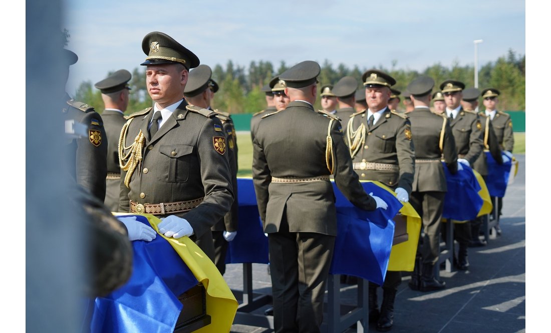 "Ми не знаємо їхніх імен, але знаємо ціну подвигу": на Київщині поховали 12 невпізнаних захисників