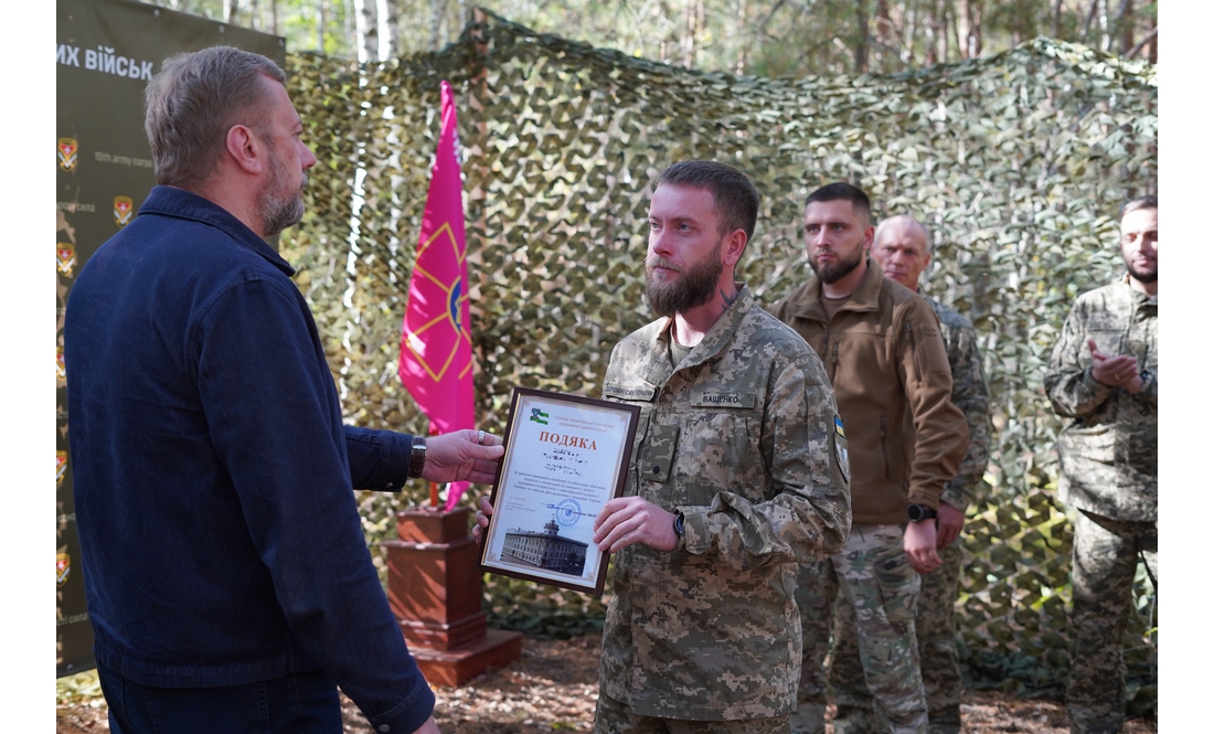 «Підсилили оборонців технікою»: Чаус зустрівся з бійцями 15-го армійського корпусу