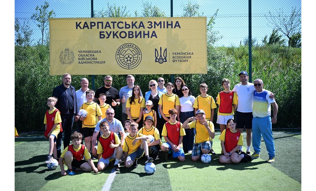 Училися керувати дронами й грали у футбол: як діти з Чернігівщини проводять літо на Буковині