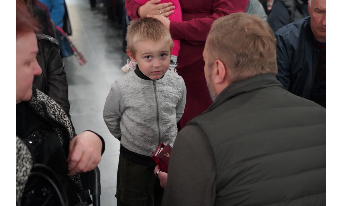 «Їхній голос більше не чути»: 54 родини з Чернігівщини отримали нагороди загиблих захисників