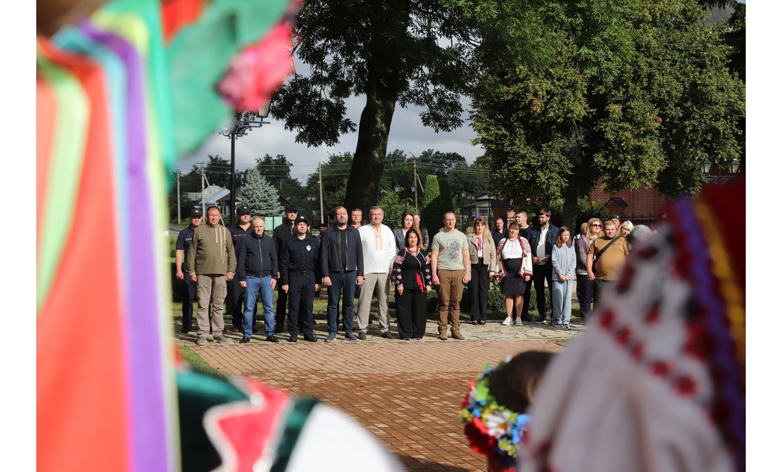 У Гетьманській столиці підняли найбільший на Чернігівщині державний прапор