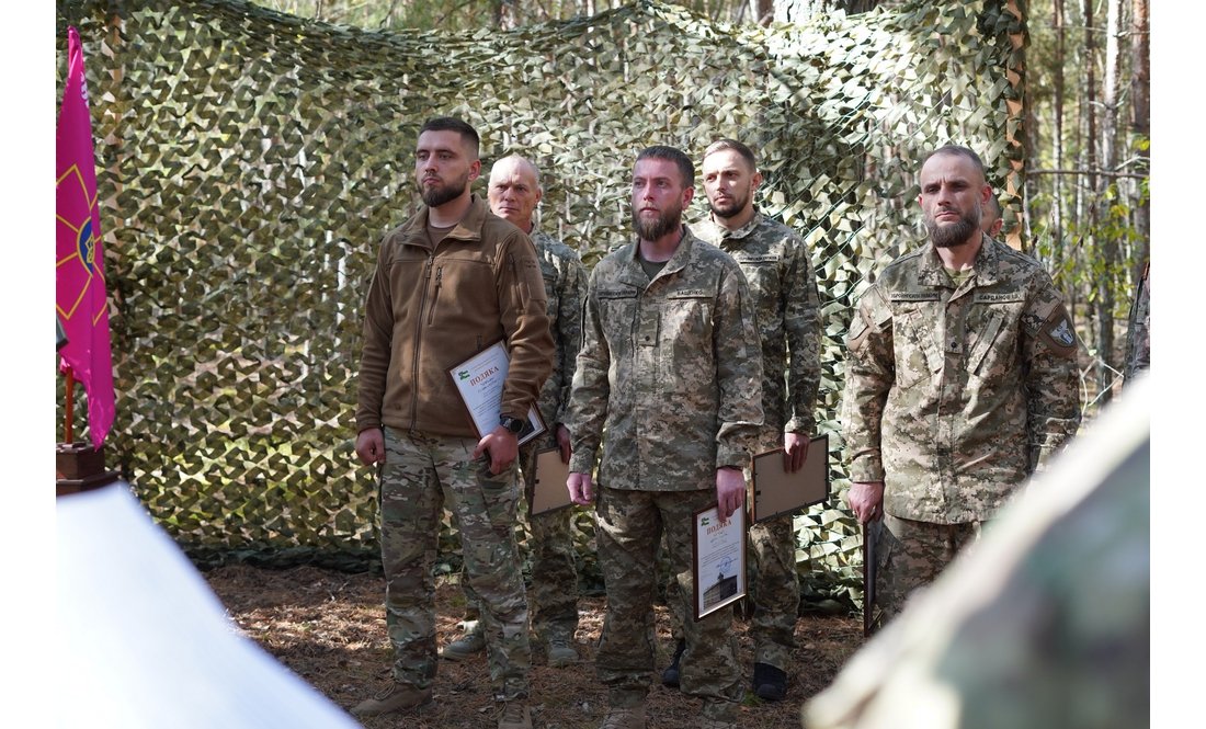 «Підсилили оборонців технікою»: Чаус зустрівся з бійцями 15-го армійського корпусу