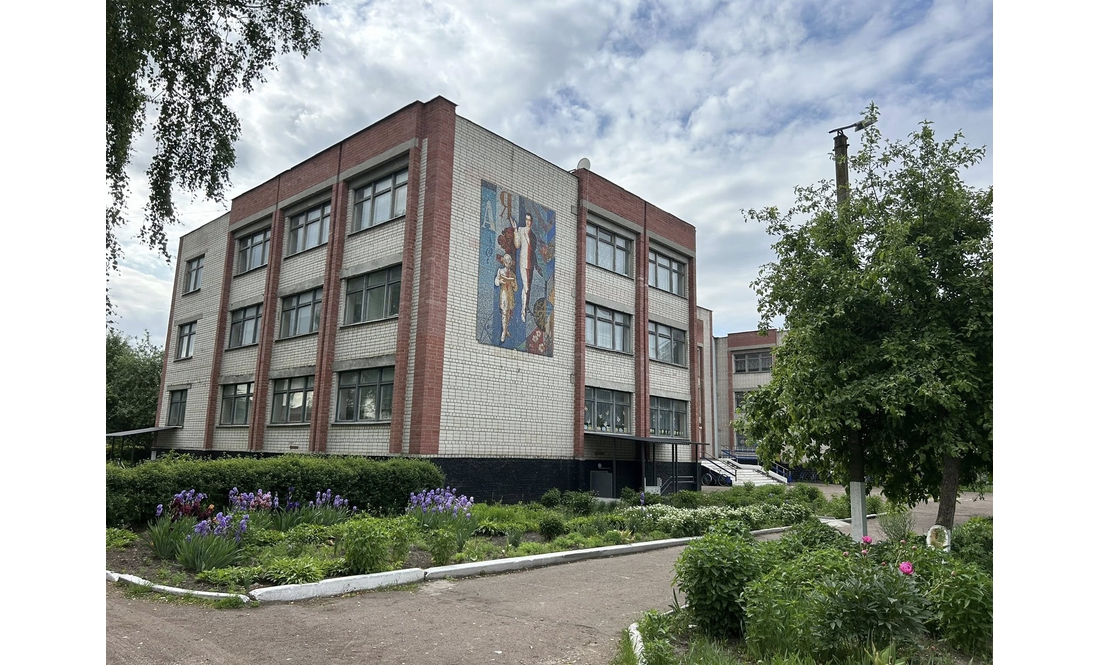 У громаді в місцевій школі показали сучасне укриття, яке зробили за сприяння першої леді