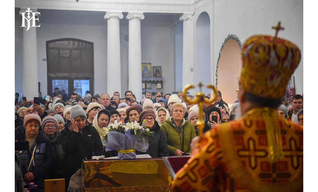 Митрополит Епіфаній помолився в Ніжинському храмі та відвідав волонтерів