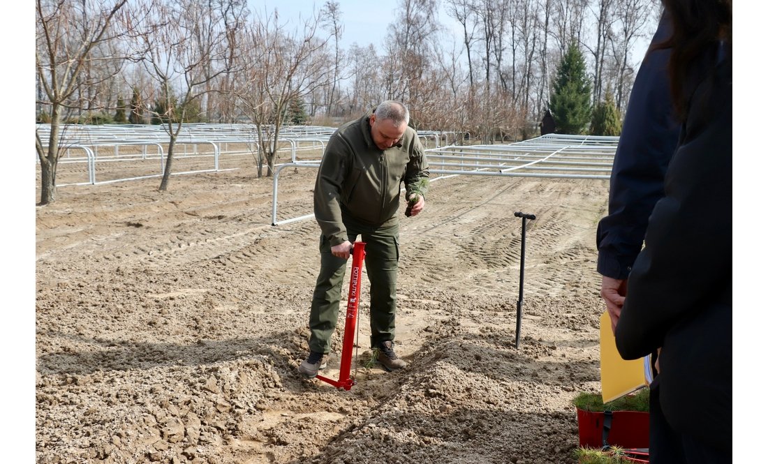 Міністр дивився, як працює найбільший в Україні лісовий селекційно-насіннєвий центр на Чернігівщині
