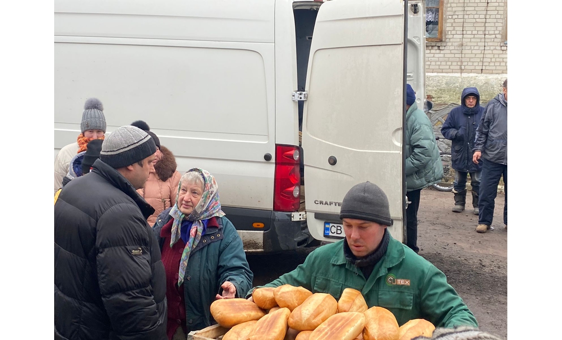 Після звільнення від росіян: у Шестовицю завезли першу гуманітарну допомогу та хліб