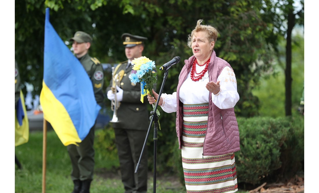 "Це місце для нас – святе": у Чернігові відкрили меморіальний знак на честь Героїв, загиблих у російсько-українській війні