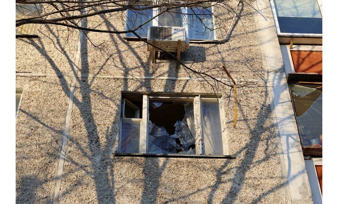 Безперервно працюють екстрені та комунальні служби: ситуація на місцях ударів у Чернігові