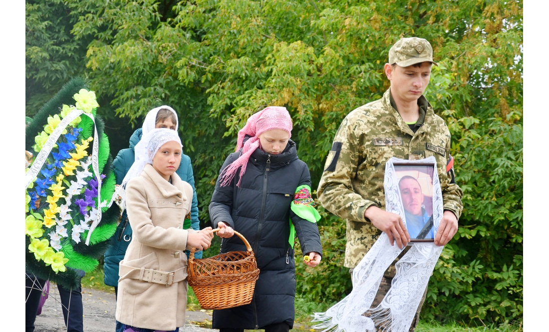 У Коропській громаді попрощались із Захисником: загинув на Херсонщині