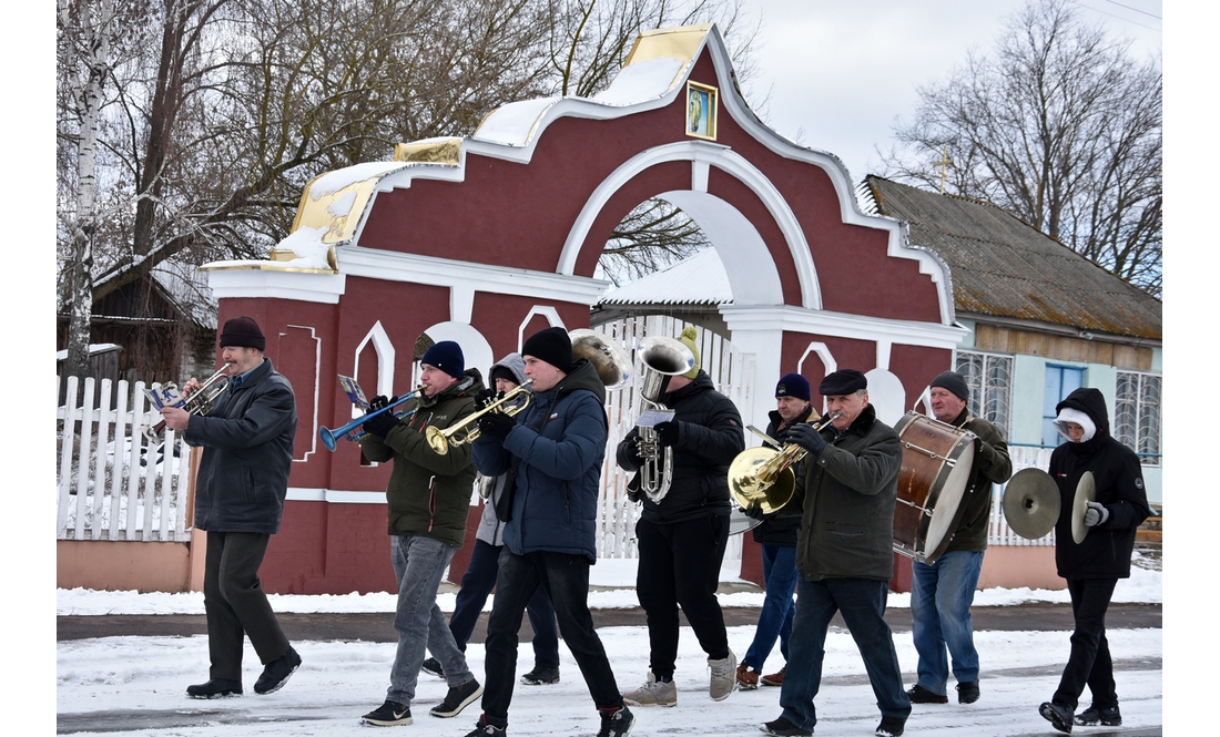 Народився в рф, а життя поклав за Україну: громада попрощалися із захисником