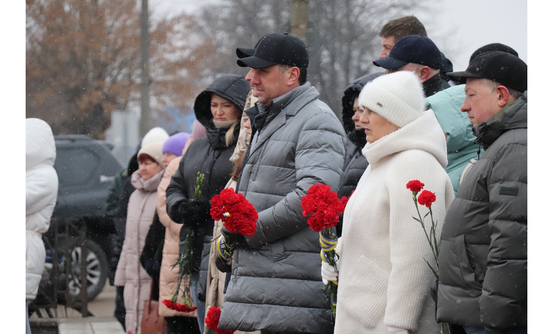 Німці приїхали у Чернігів і відвідали райцентр - вшанували пам'ять жертв Корюківської трагедії