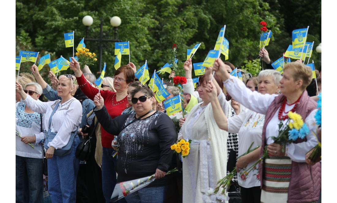 "Це місце для нас – святе": у Чернігові відкрили меморіальний знак на честь Героїв, загиблих у російсько-українській війні