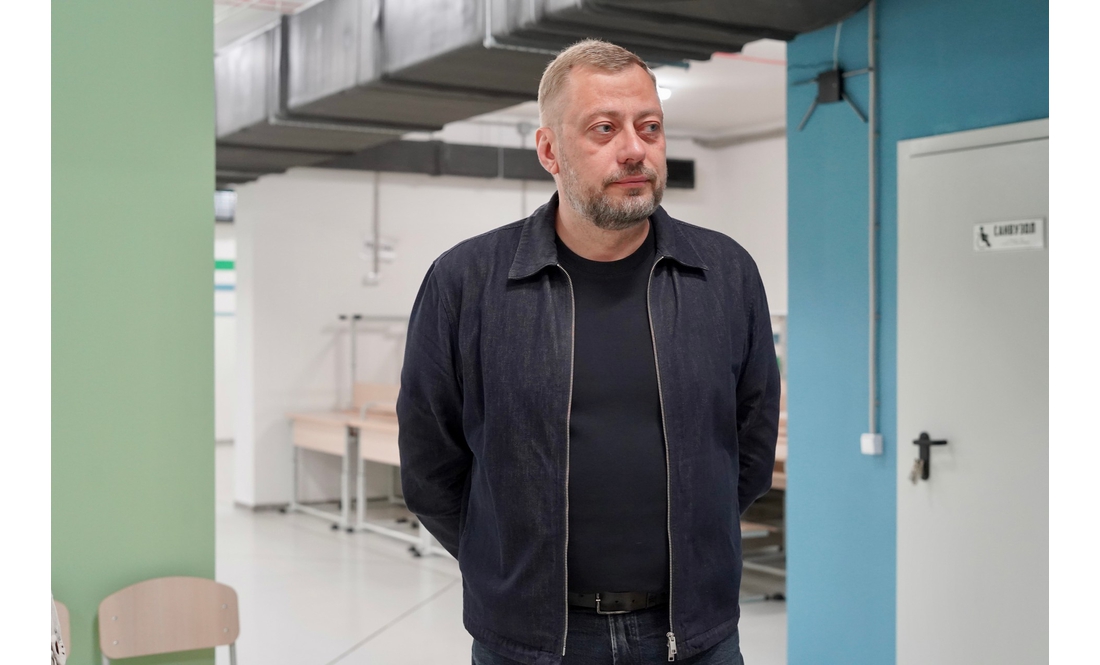 Школярі святкували випускний в укритті: у громаді збудували велике протирадіаційне сховище