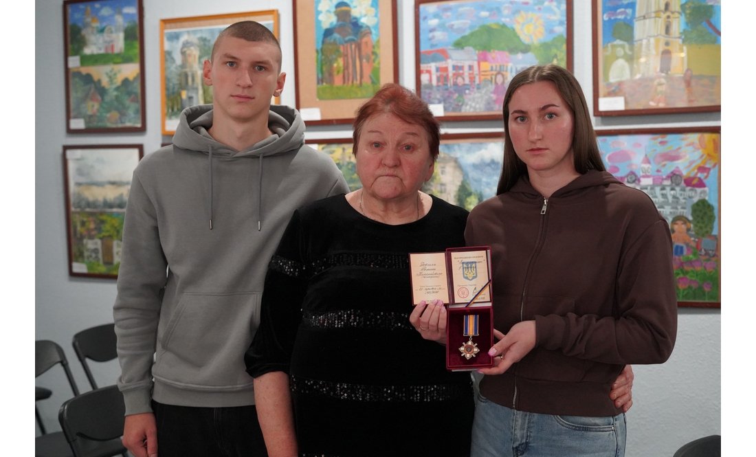 «Їхній голос більше не чути»: 54 родини з Чернігівщини отримали нагороди загиблих захисників