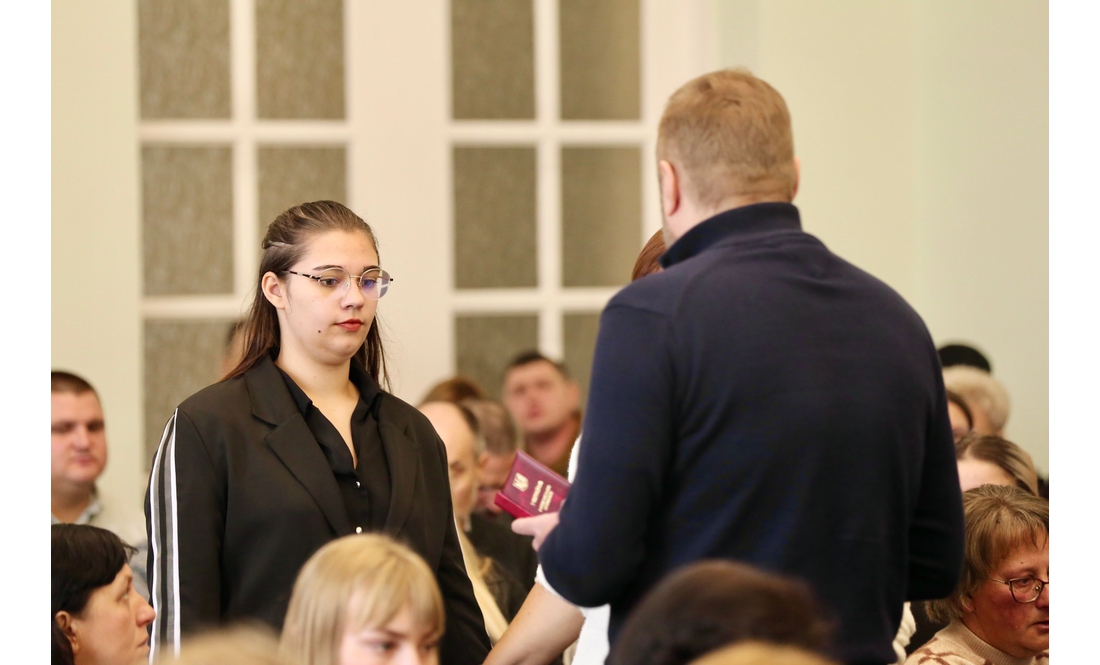 "Ця боротьба триває завдяки їм": родинам захисників із Чернігівщини передали посмертні нагороди