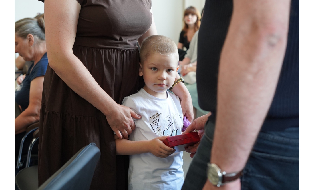 У громаді шістьом родинам загиблих захисників передали державні нагороди