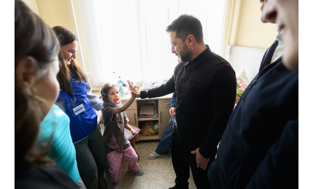 Не залишилося нікого з рідних і немає дому: Зеленський відвідав постраждалих у Прилуках