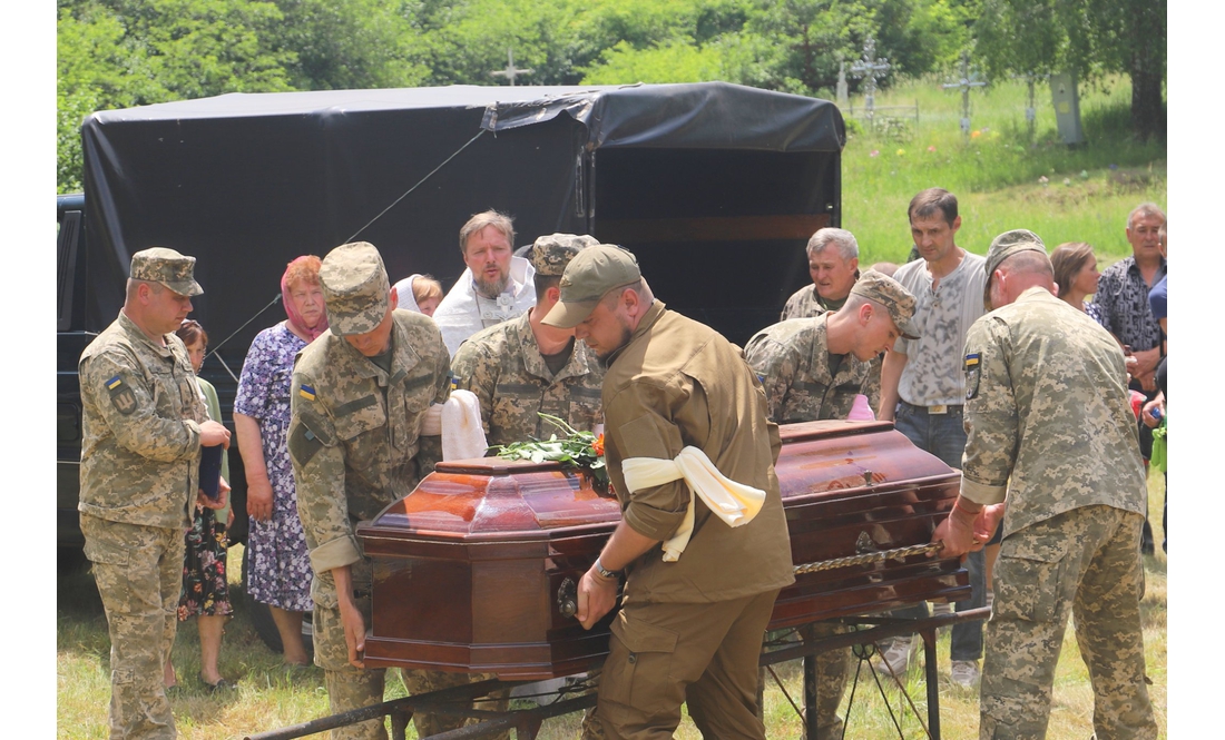 У Срібнянській громаді попрощались із загиблим за Україну бійцем