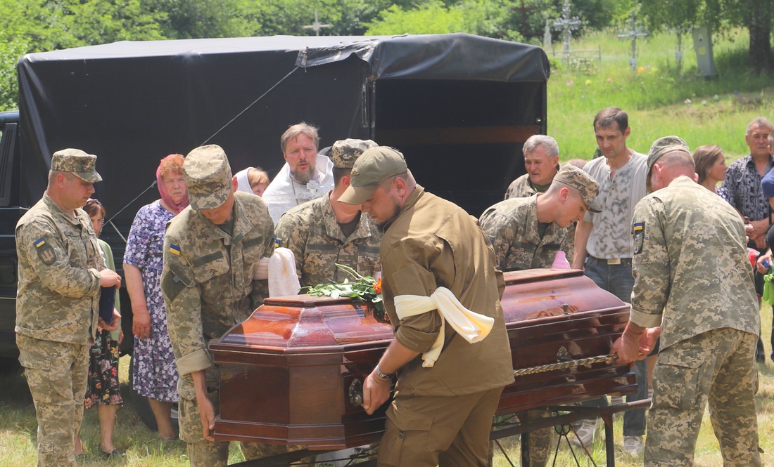 У Срібнянській громаді попрощались із загиблим за Україну бійцем