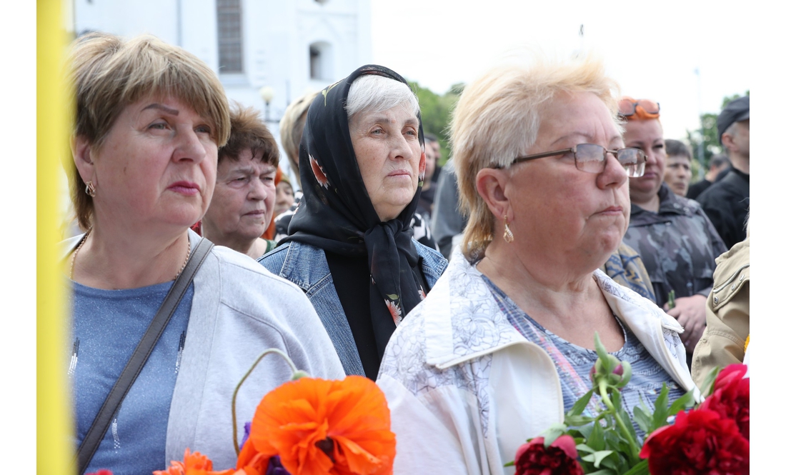 "Це місце для нас – святе": у Чернігові відкрили меморіальний знак на честь Героїв, загиблих у російсько-українській війні