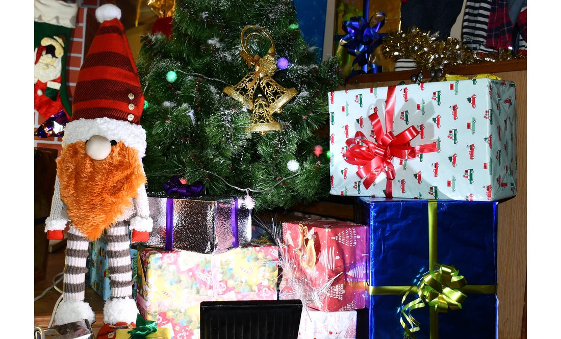 Концертмейстер став ніжинським святим Миколаєм: які подарунки просять діти