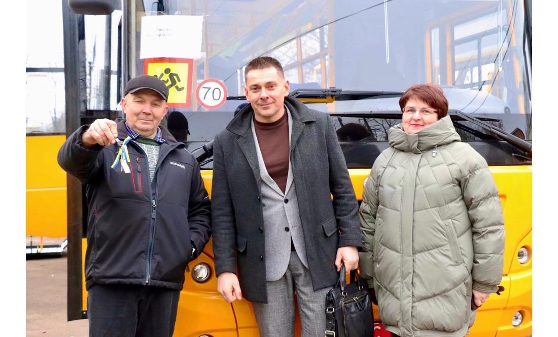 У грудні шість громад Чернігівщини отримали нові шкільні автобуси