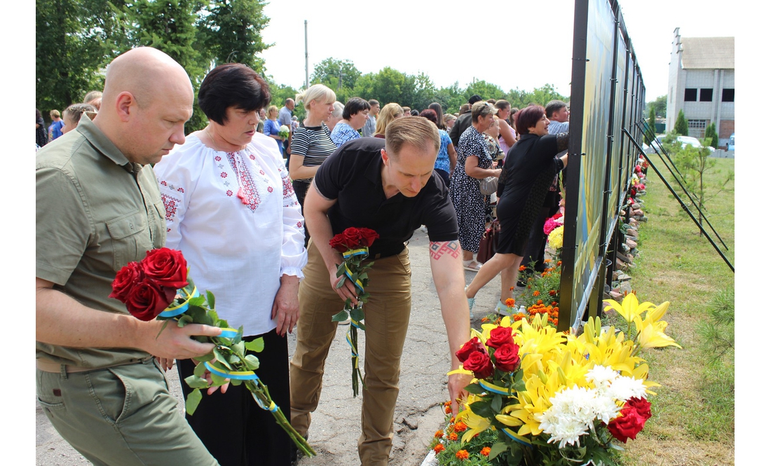 Сорок ангелів перемоги: у громаді відкрили Алею пам'яті полеглих героїв