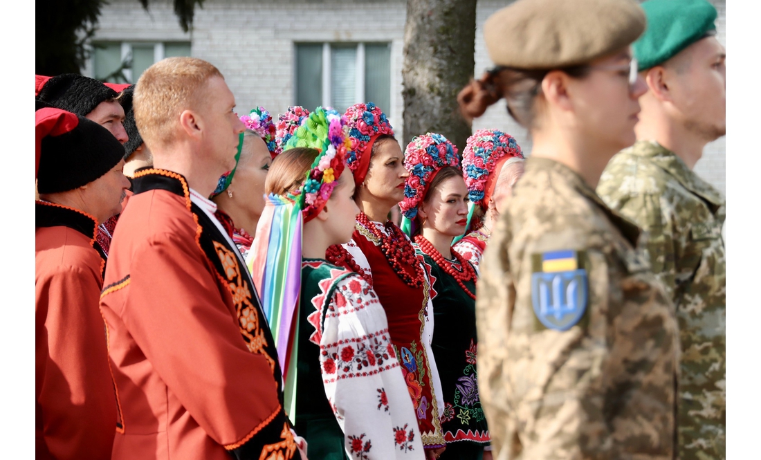 У Гетьманській столиці підняли найбільший на Чернігівщині державний прапор