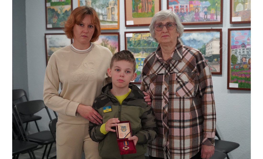 «Їхній голос більше не чути»: 54 родини з Чернігівщини отримали нагороди загиблих захисників
