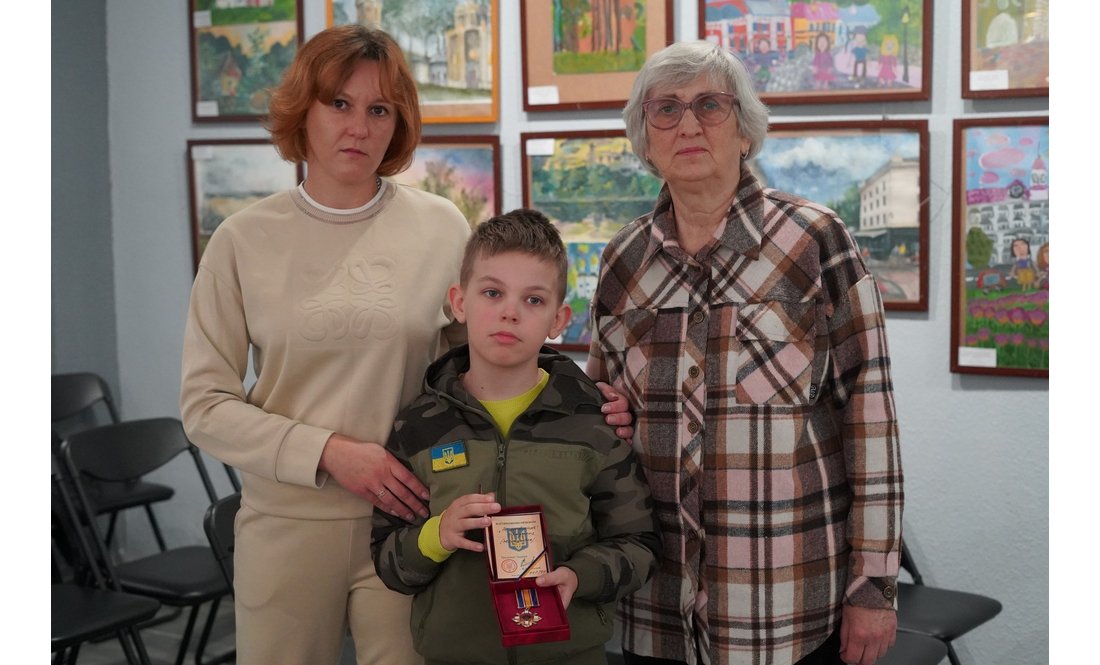 «Їхній голос більше не чути»: 54 родини з Чернігівщини отримали нагороди загиблих захисників