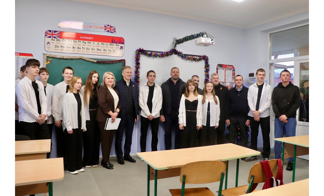 Нові класи, фасад і дах: у сільській школі на Чернігівщині показали ремонти