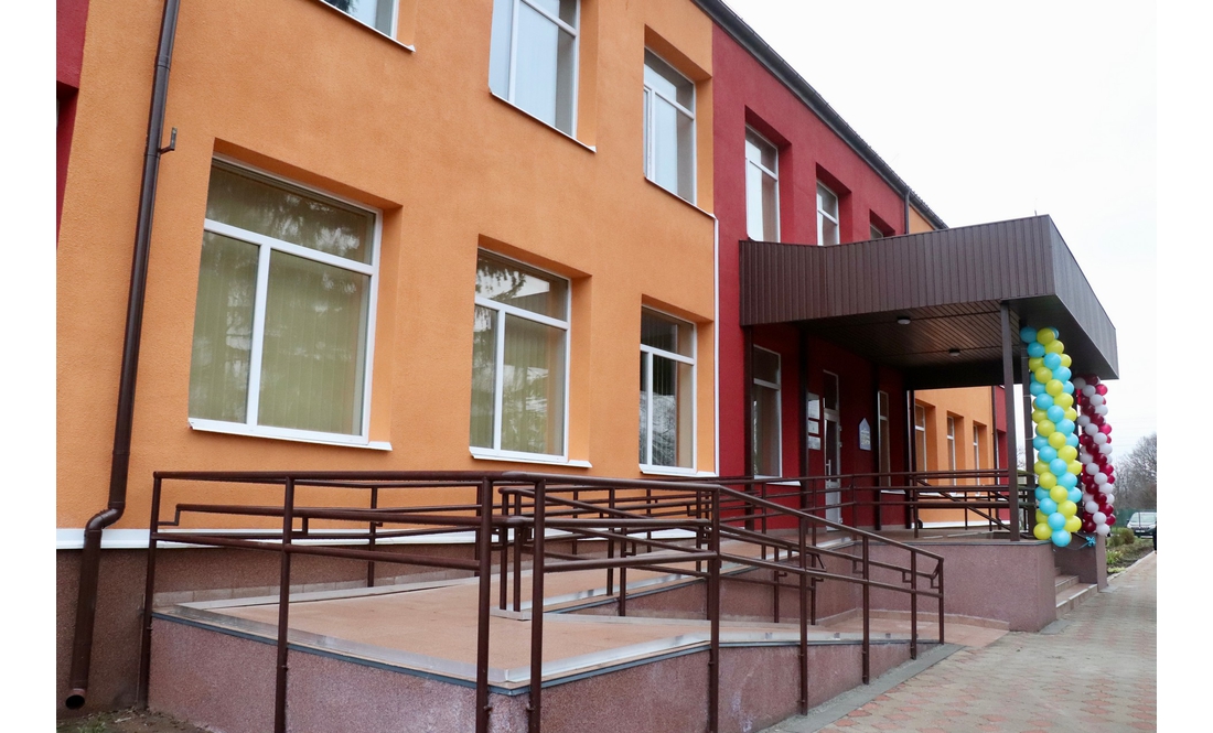Нові класи, фасад і дах: у сільській школі на Чернігівщині показали ремонти