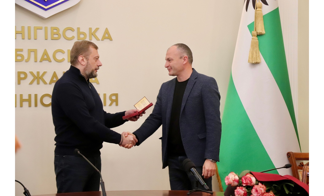 Державні нагороди військовим, медикам, освітянам і митцям: у Чернігові відзначили жителів області