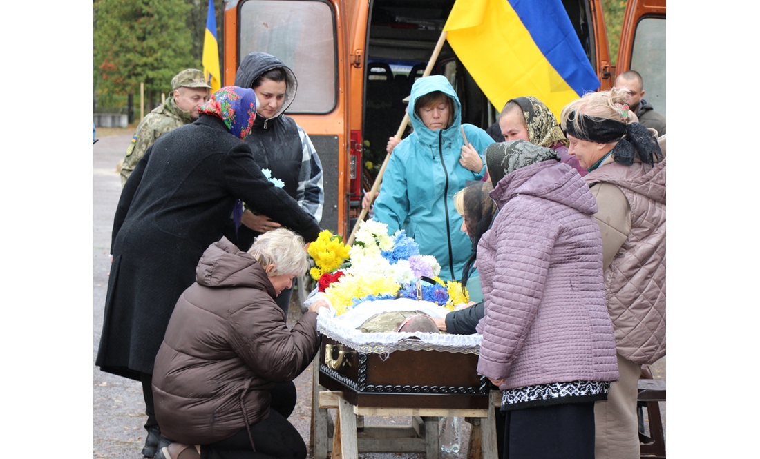 Прикордонна громада попрощалася з 36-річним захисником - поліг на сході України
