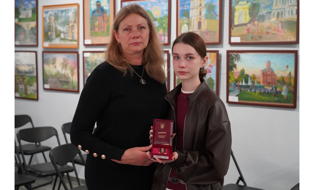 «Їхній голос більше не чути»: 54 родини з Чернігівщини отримали нагороди загиблих захисників