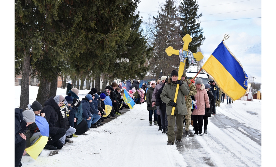 Народився в рф, а життя поклав за Україну: громада попрощалися із захисником