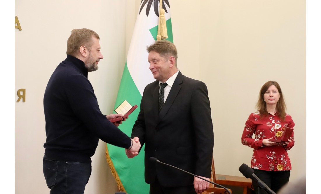 Державні нагороди військовим, медикам, освітянам і митцям: у Чернігові відзначили жителів області