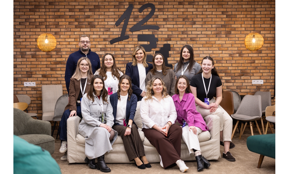 Молодіжний простір «12–21»: перша леді зустрілася з підлітками в Чернігові