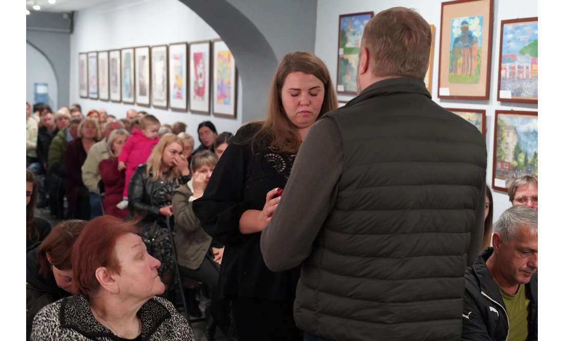 «Їхній голос більше не чути»: 54 родини з Чернігівщини отримали нагороди загиблих захисників