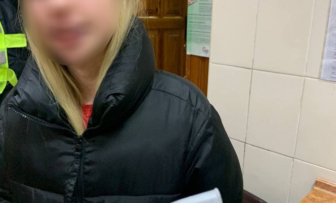 У Чернігові за одну ніч патрульні затримали двох нетверезих жінок за кермом