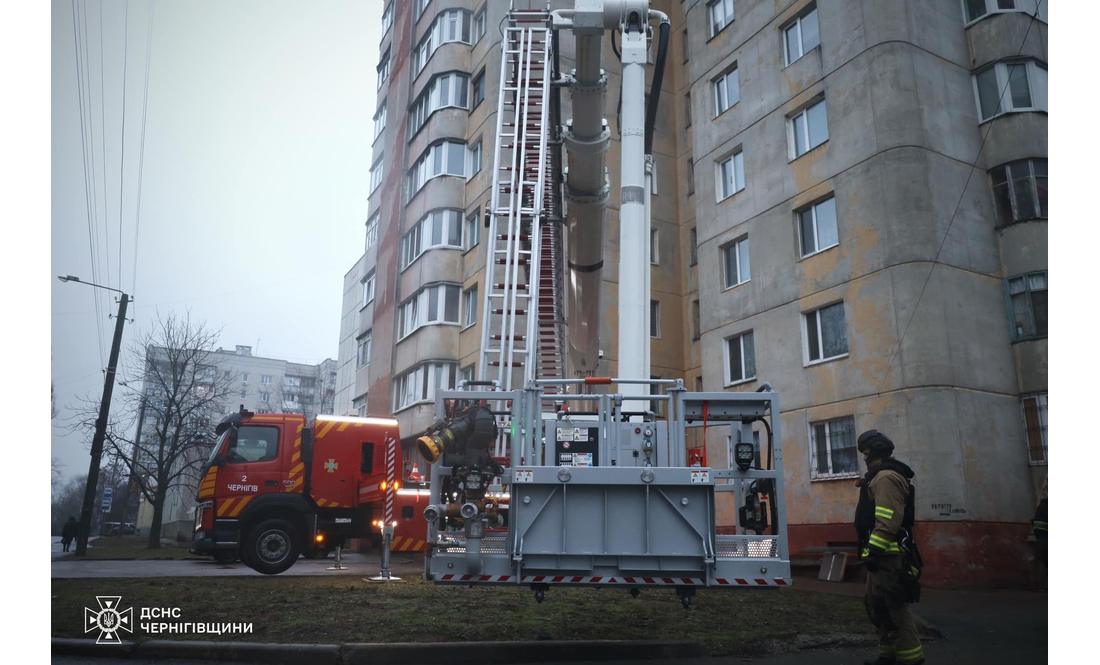 У Чернігові рятувальники випробовували підіймач-велетень