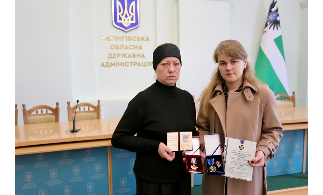 "Ця боротьба триває завдяки їм": родинам захисників із Чернігівщини передали посмертні нагороди