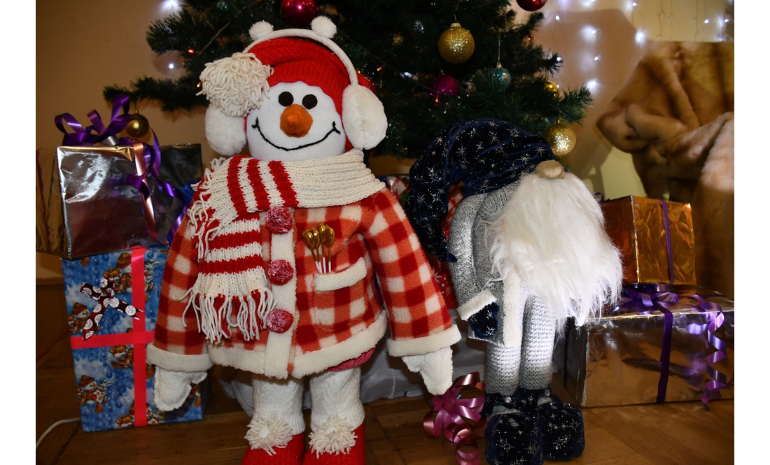 Концертмейстер став ніжинським святим Миколаєм: які подарунки просять діти