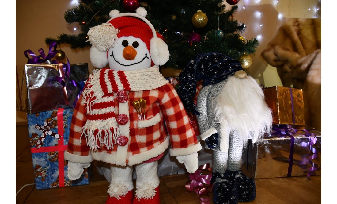 Концертмейстер став ніжинським святим Миколаєм: які подарунки просять діти